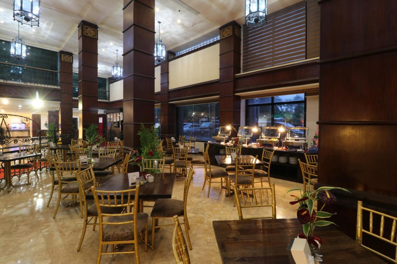 Bayview Park Hotel Manilla Buitenkant foto