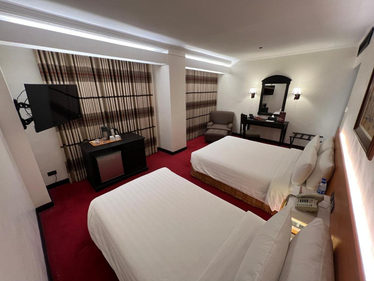 Bayview Park Hotel Manilla Buitenkant foto