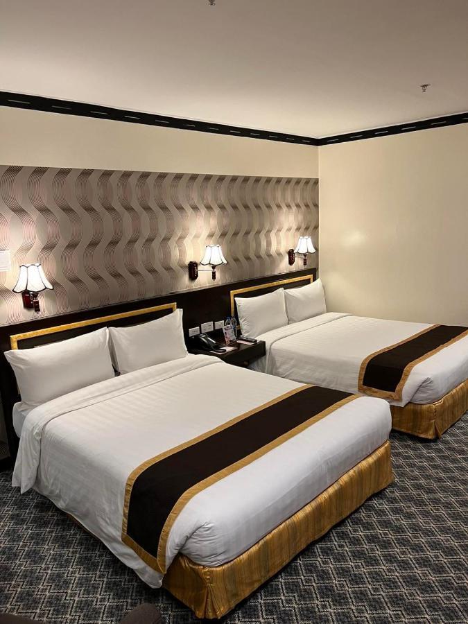 Bayview Park Hotel Manilla Buitenkant foto